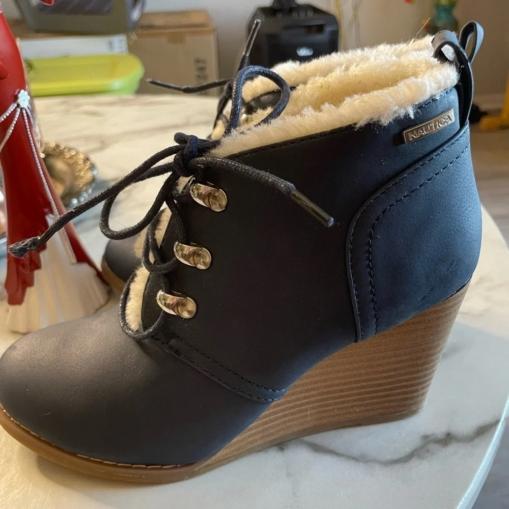 Nautica Gavina Women's Fur Lined Wedge Ankle Bootie Size 6  Blue White Casual.